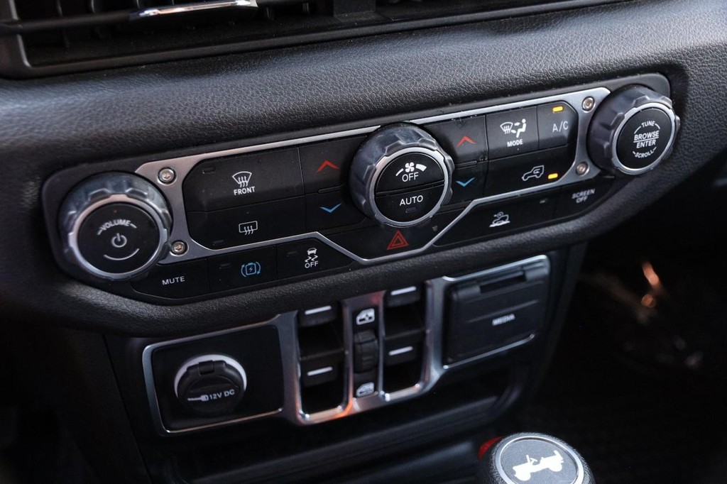 Jeep Wrangler 4xe Vehicle Full-screen Gallery Image 17