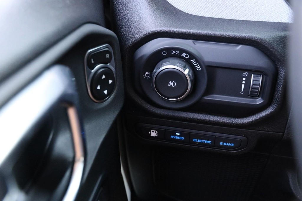 Jeep Wrangler 4xe Vehicle Full-screen Gallery Image 19