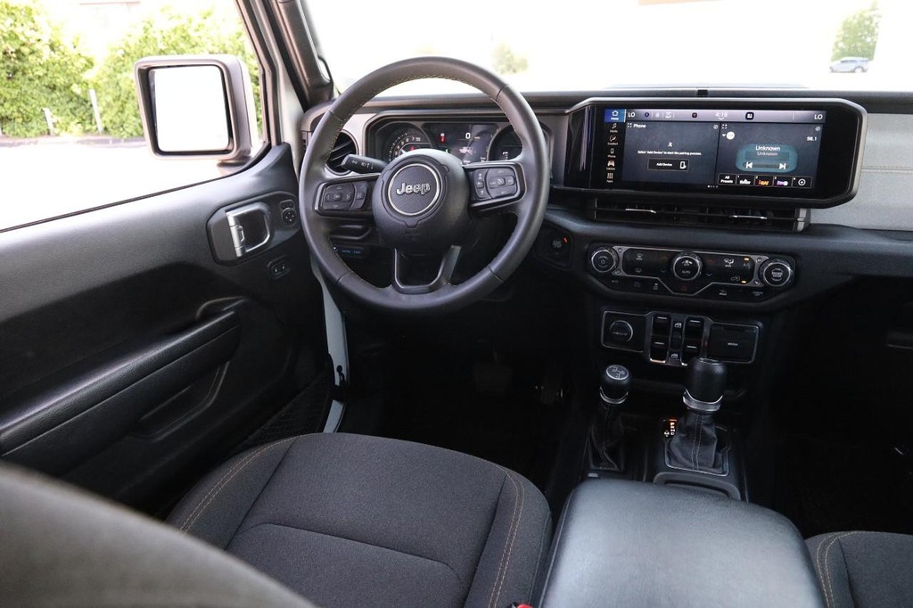 Jeep Wrangler 4xe Vehicle Full-screen Gallery Image 21