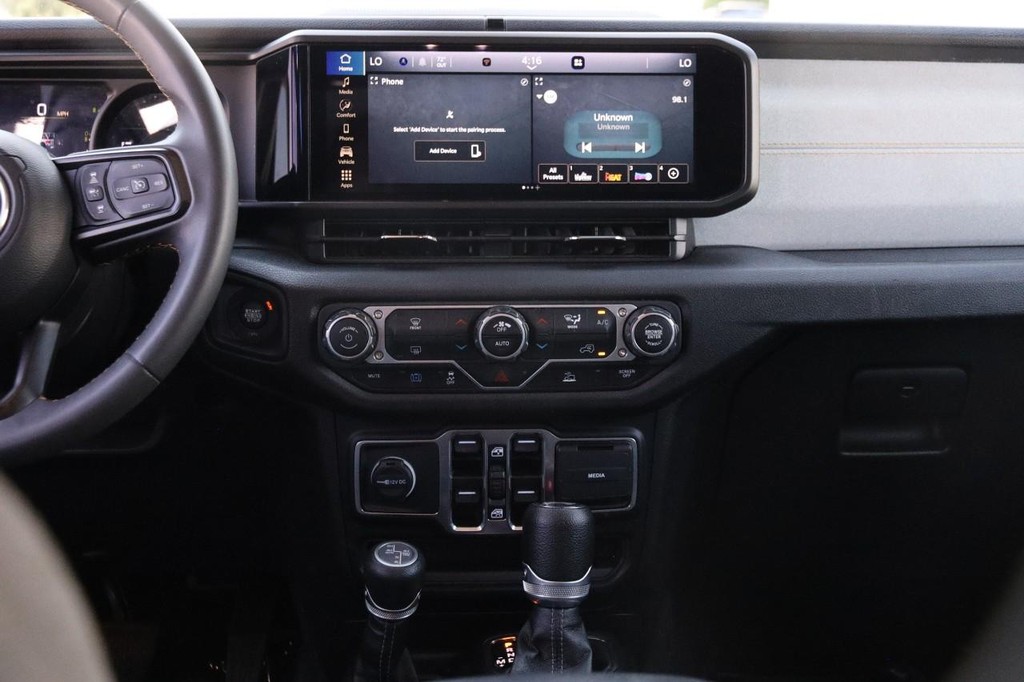 Jeep Wrangler 4xe Vehicle Full-screen Gallery Image 23