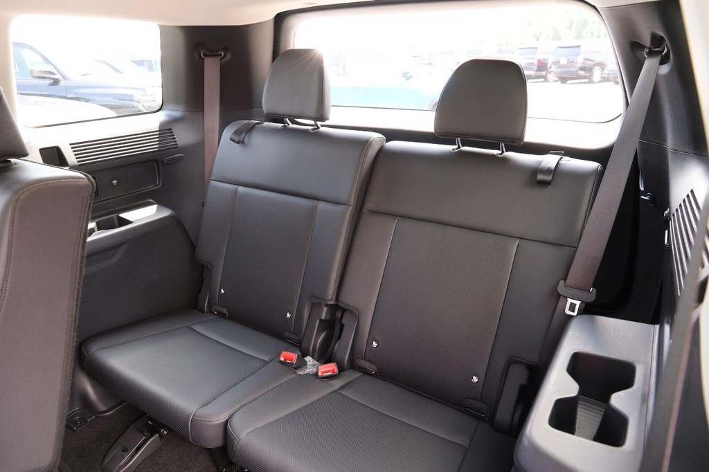 Hyundai Santa Fe Vehicle Image 11