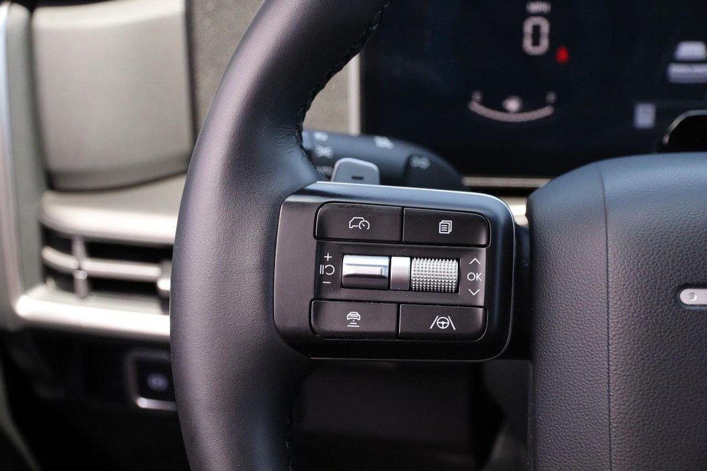 Hyundai Santa Fe Vehicle Image 13