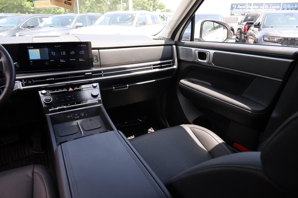Hyundai Santa Fe Vehicle Image 27