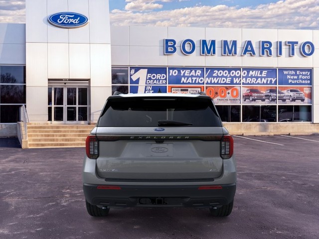 Ford Explorer Vehicle Image 05