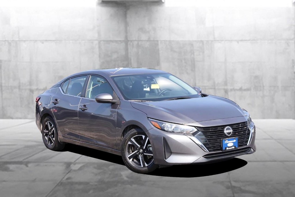 Nissan Sentra Vehicle Image 02