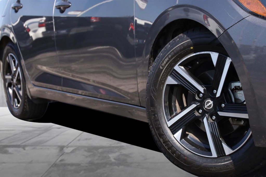 Nissan Sentra Vehicle Image 03