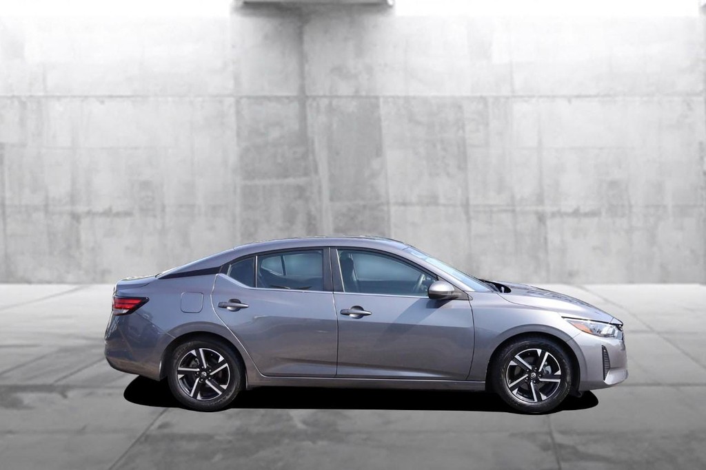 Nissan Sentra Vehicle Image 05