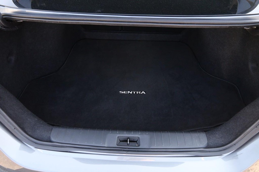 Nissan Sentra Vehicle Image 07