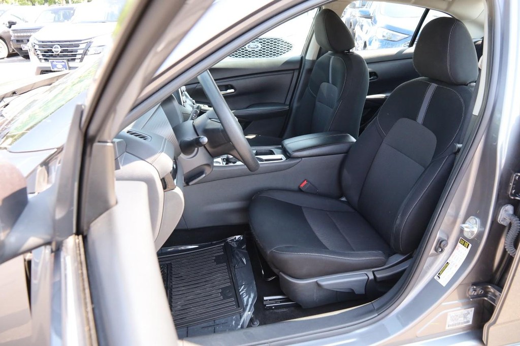 Nissan Sentra Vehicle Image 08