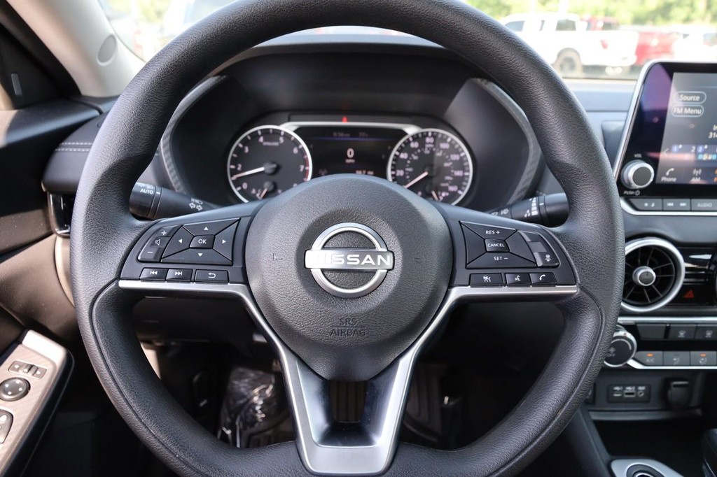 Nissan Sentra Vehicle Image 10