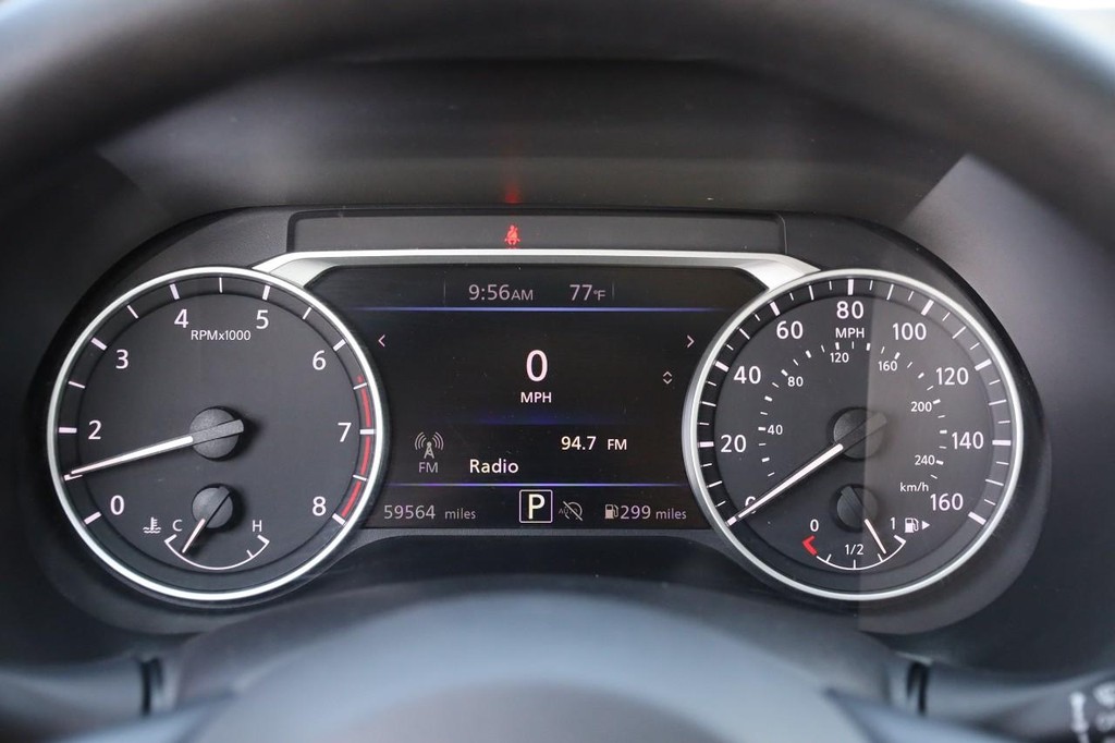 Nissan Sentra Vehicle Image 14