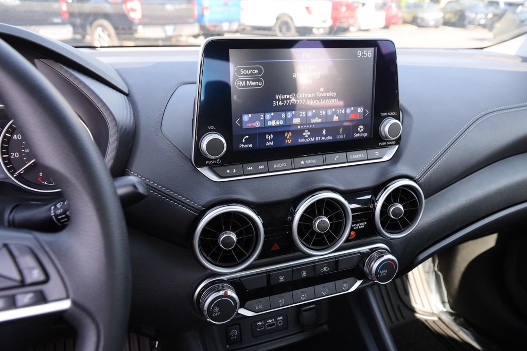Nissan Sentra Vehicle Image 15