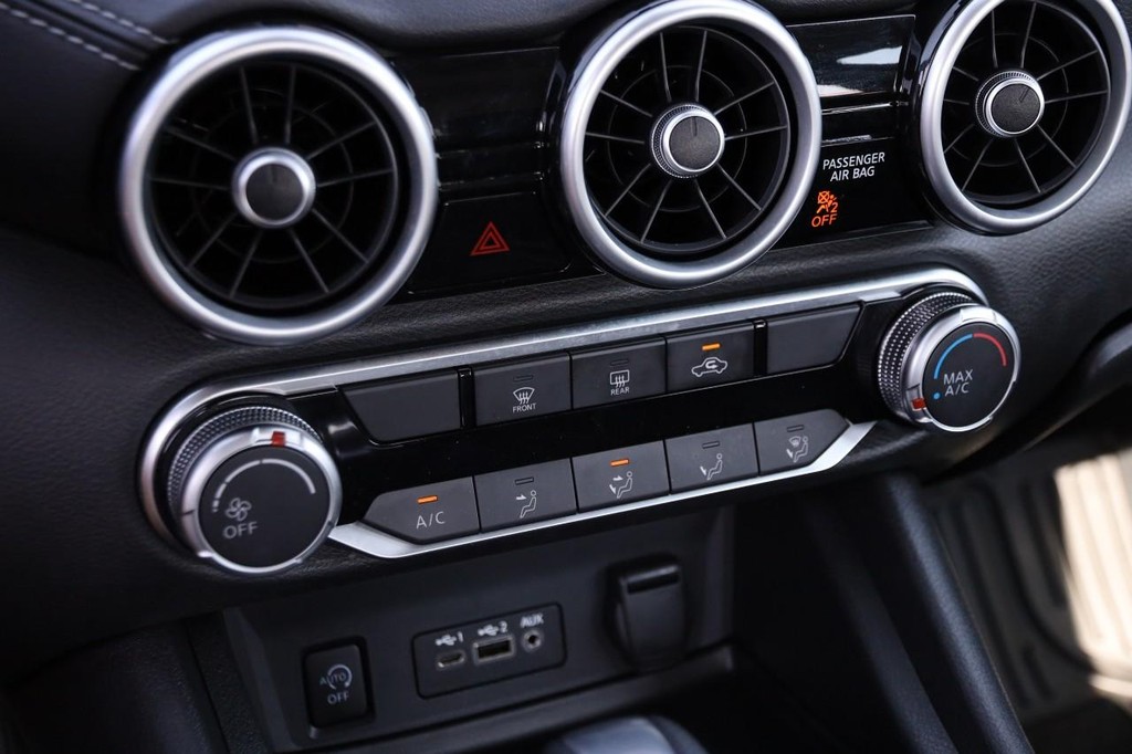 Nissan Sentra Vehicle Image 18