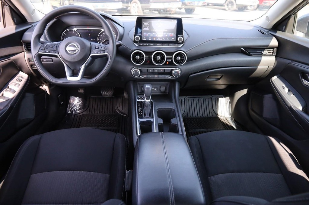 Nissan Sentra Vehicle Image 21