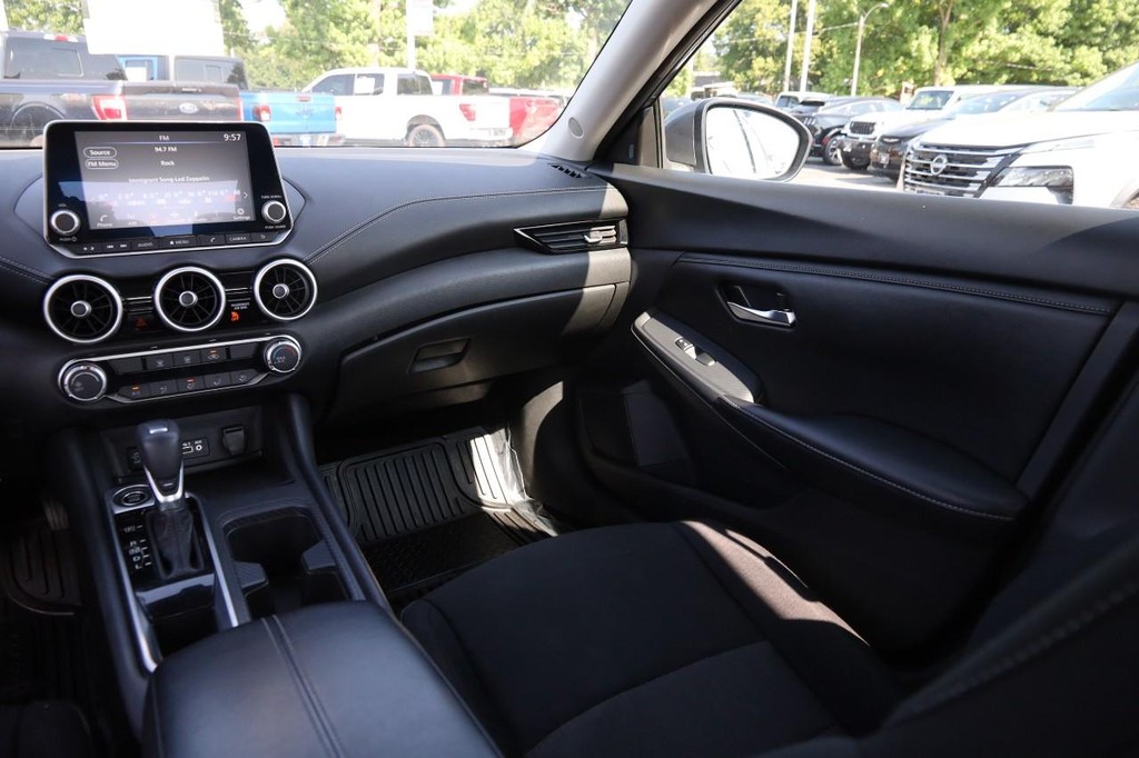 Nissan Sentra Vehicle Image 25