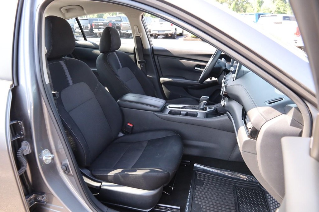 Nissan Sentra Vehicle Image 26