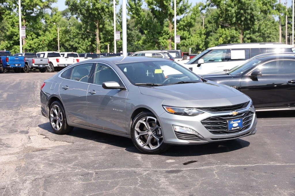 Chevrolet Malibu Vehicle Image 02