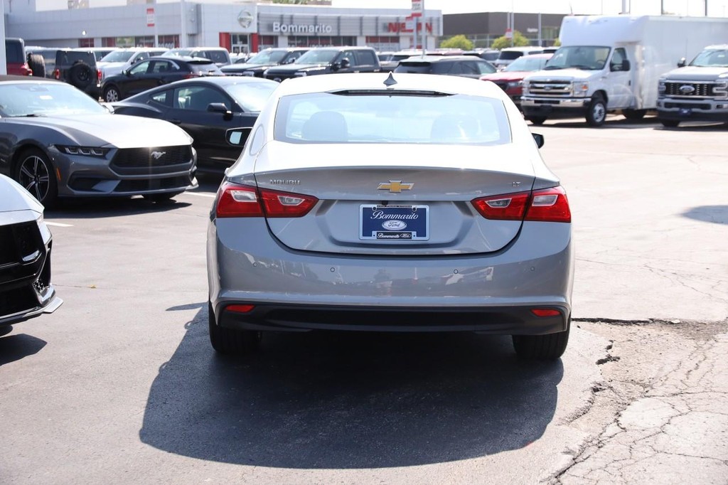 Chevrolet Malibu Vehicle Image 06