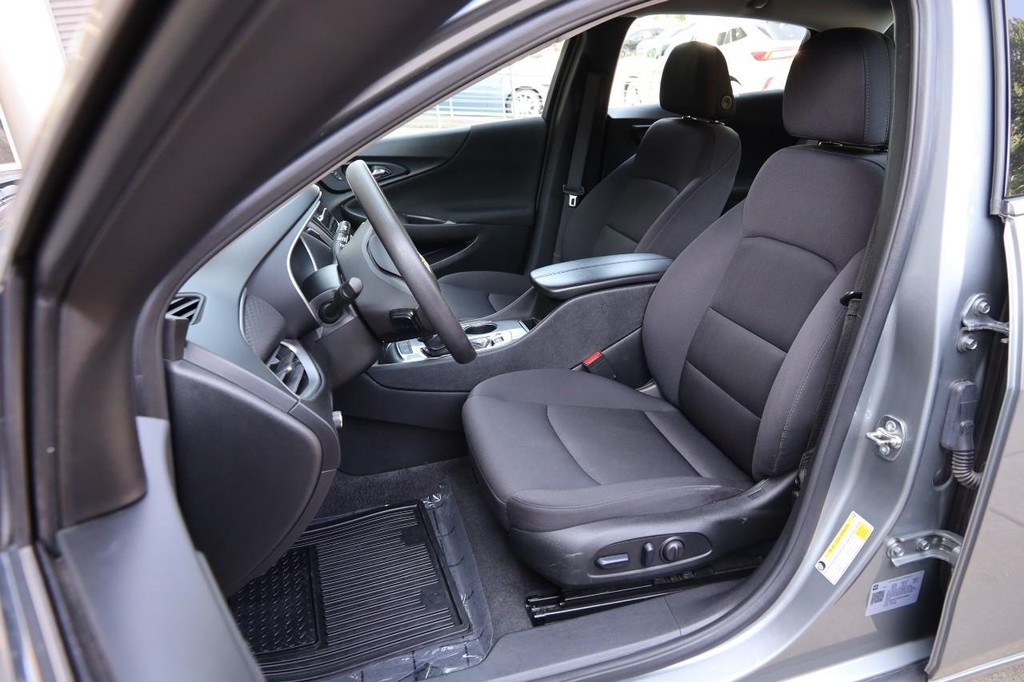 Chevrolet Malibu Vehicle Image 08