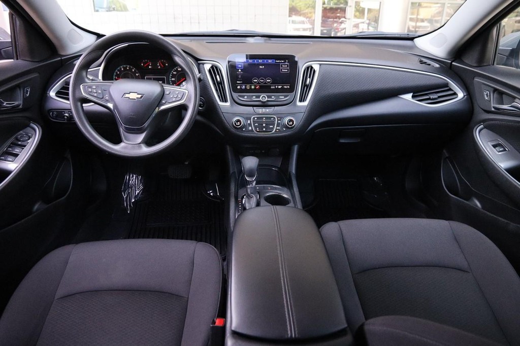 Chevrolet Malibu Vehicle Image 21