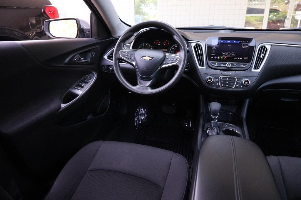 Chevrolet Malibu Vehicle Image 22