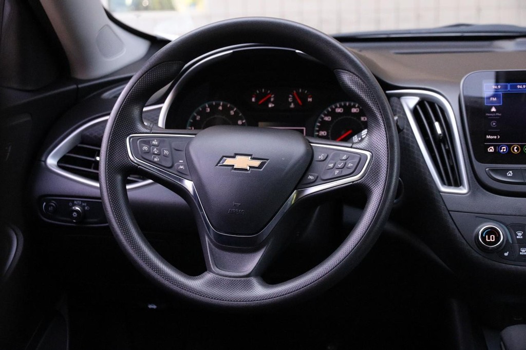 Chevrolet Malibu Vehicle Image 23