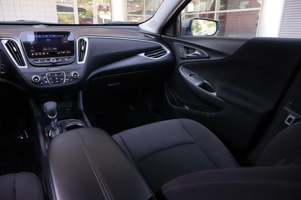 Chevrolet Malibu Vehicle Image 25