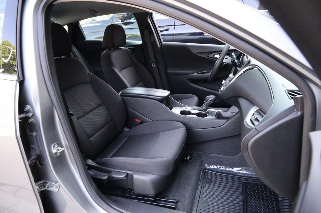 Chevrolet Malibu Vehicle Image 26
