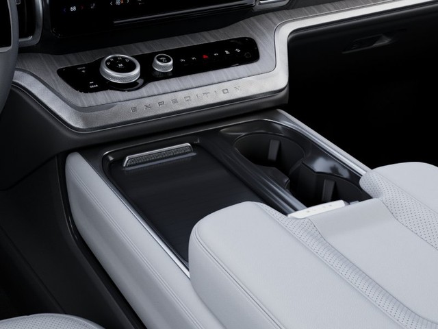 Ford Expedition Max Vehicle Full-screen Gallery Image 15