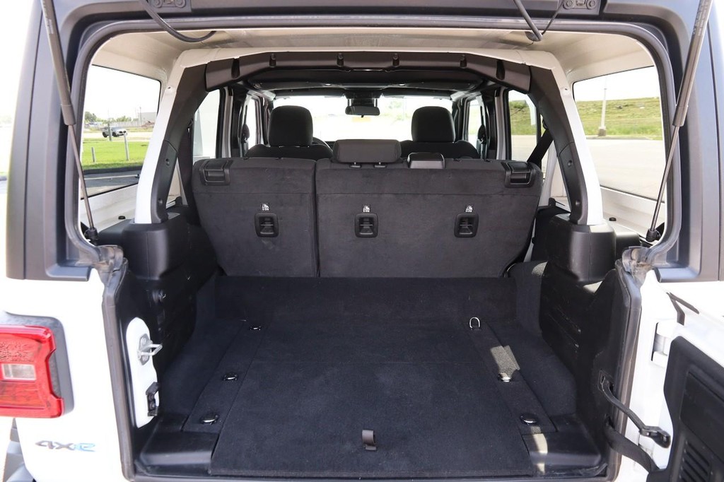 Jeep Wrangler 4xe Vehicle Image 07
