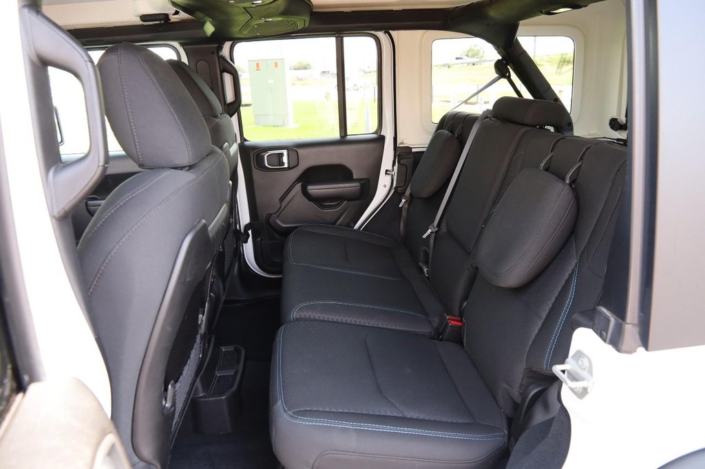 Jeep Wrangler 4xe Vehicle Image 09