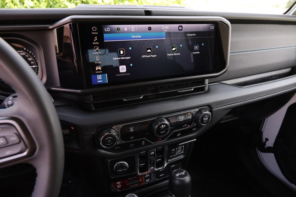Jeep Wrangler 4xe Vehicle Image 15