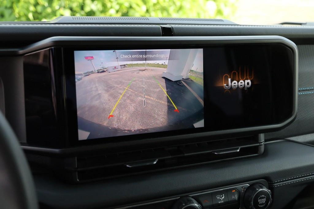 Jeep Wrangler 4xe Vehicle Image 17