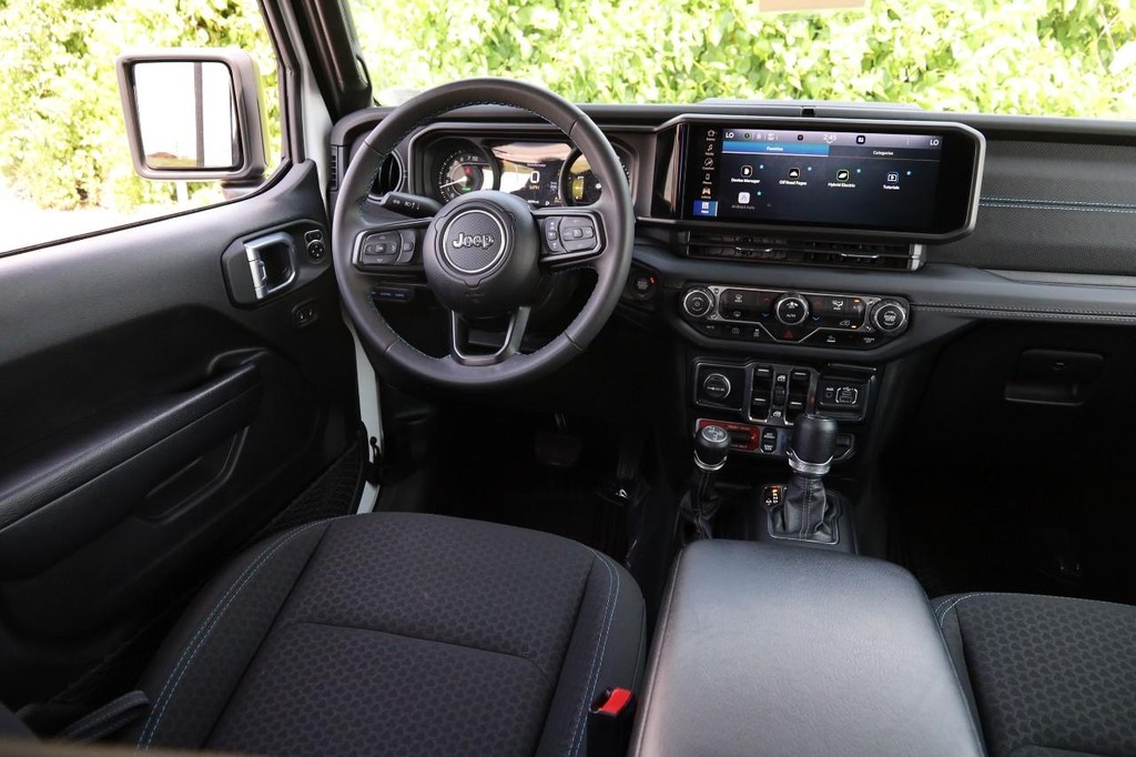 Jeep Wrangler 4xe Vehicle Image 23