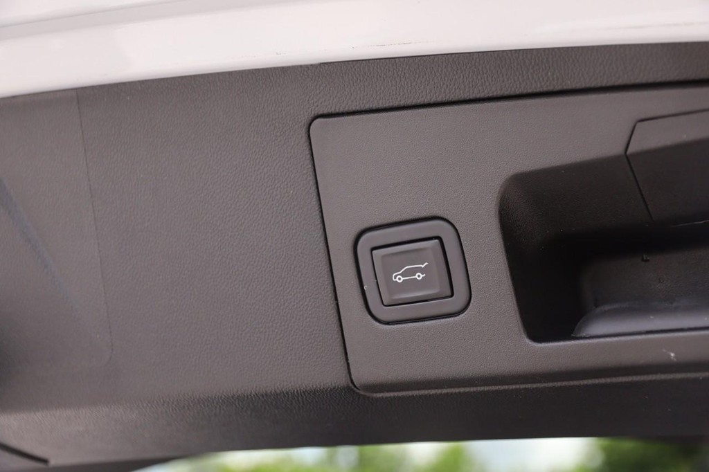 Cadillac XT5 Vehicle Image 08