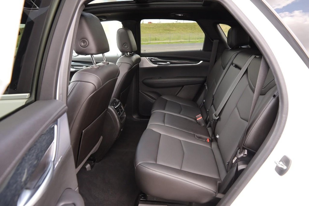 Cadillac XT5 Vehicle Image 11
