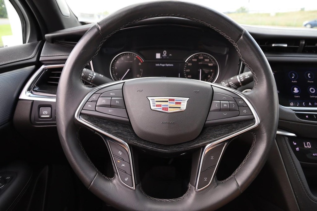 Cadillac XT5 Vehicle Image 12