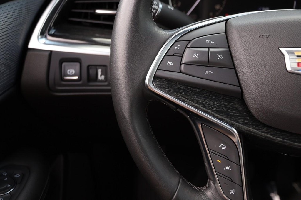 Cadillac XT5 Vehicle Image 13