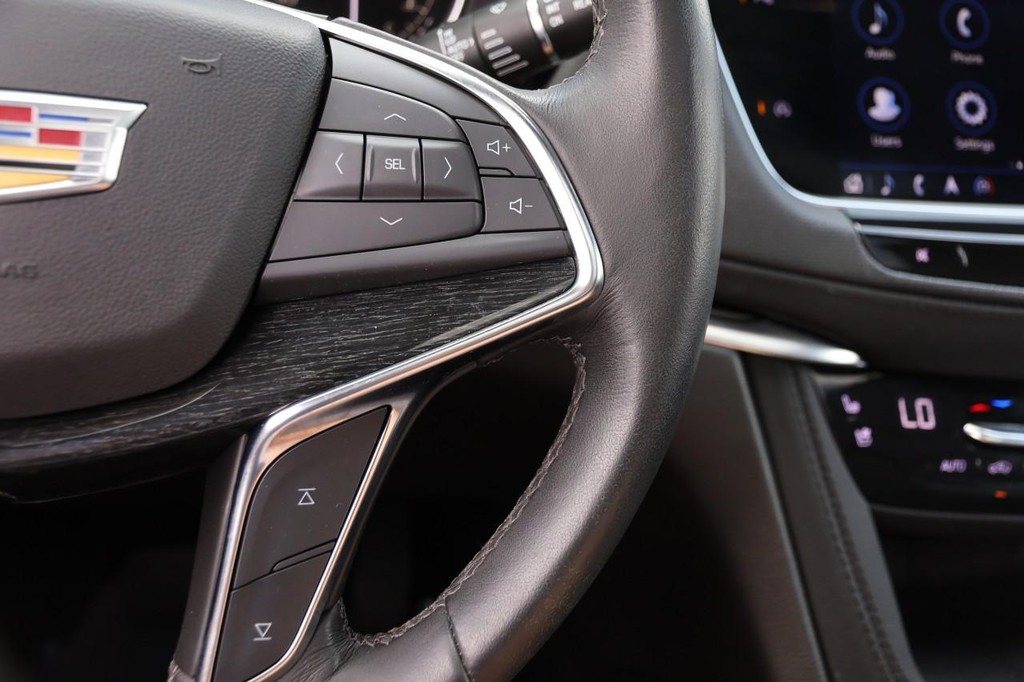 Cadillac XT5 Vehicle Image 14