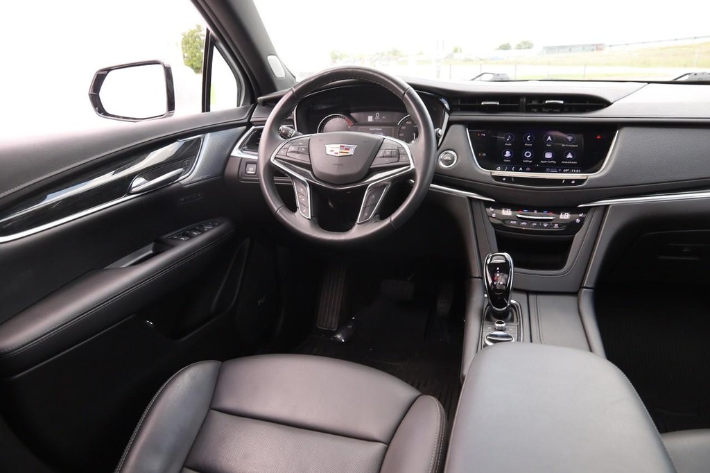 Cadillac XT5 Vehicle Image 25