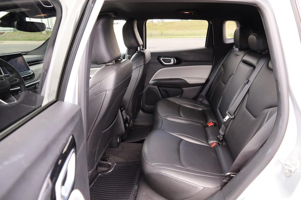 Jeep Compass Vehicle Image 09
