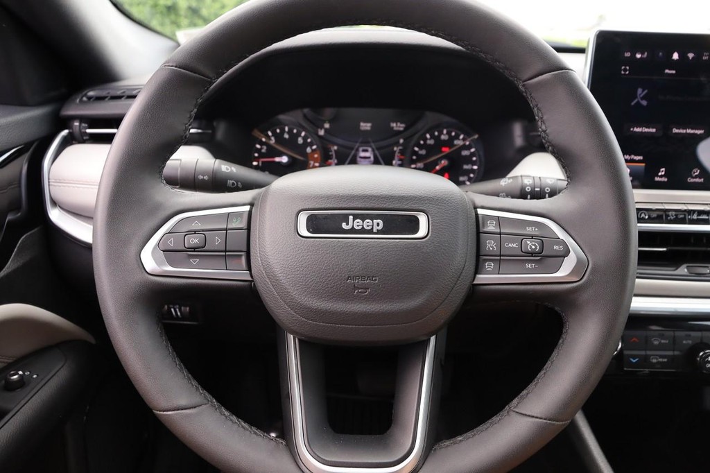 Jeep Compass Vehicle Image 10