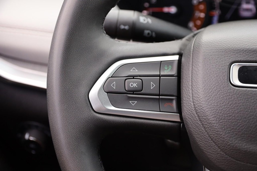 Jeep Compass Vehicle Image 11