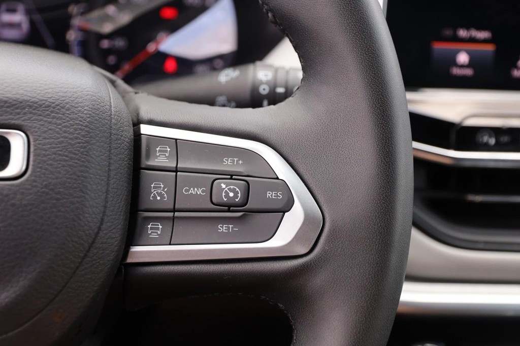 Jeep Compass Vehicle Image 12