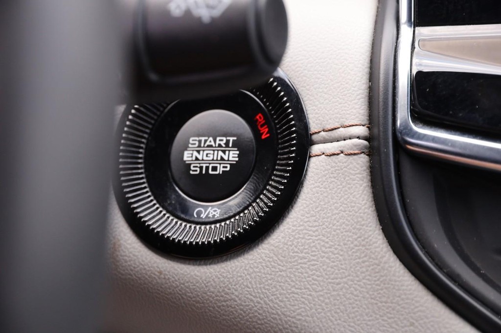 Jeep Compass Vehicle Image 14