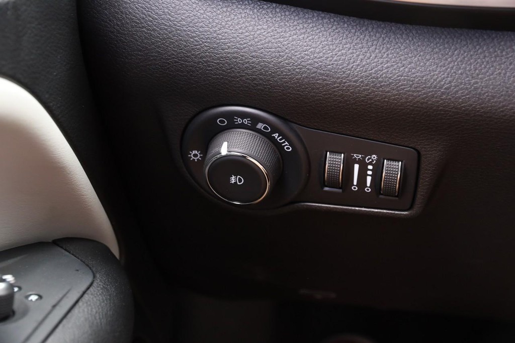 Jeep Compass Vehicle Image 20