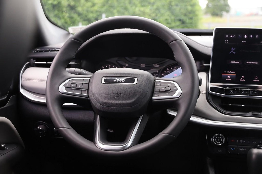 Jeep Compass Vehicle Image 23