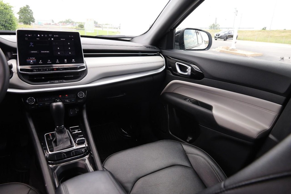 Jeep Compass Vehicle Image 25