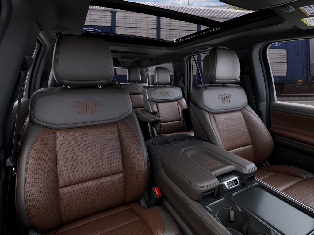 Ford Expedition Max Vehicle Full-screen Gallery Image 10