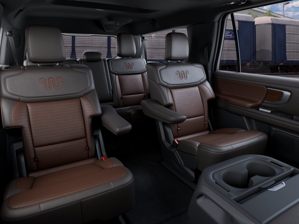 Ford Expedition Max Vehicle Full-screen Gallery Image 11